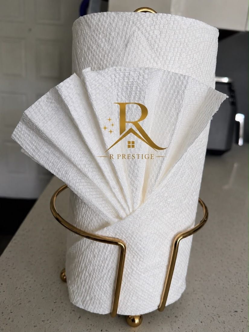Paper towel fan fold with the R Prestige logo